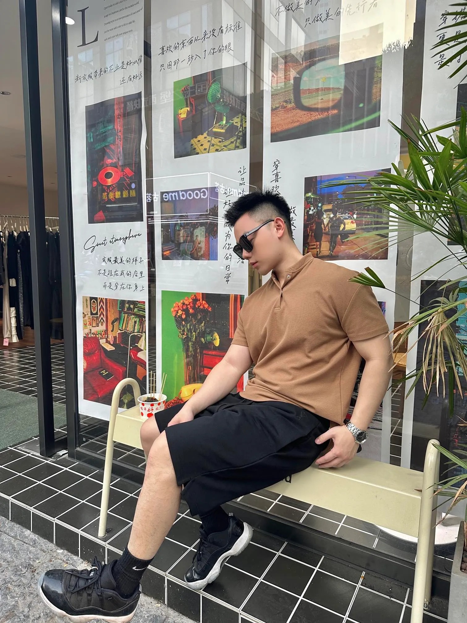 [Upper body picture] Ami Paris love embroidered shorts (Black)